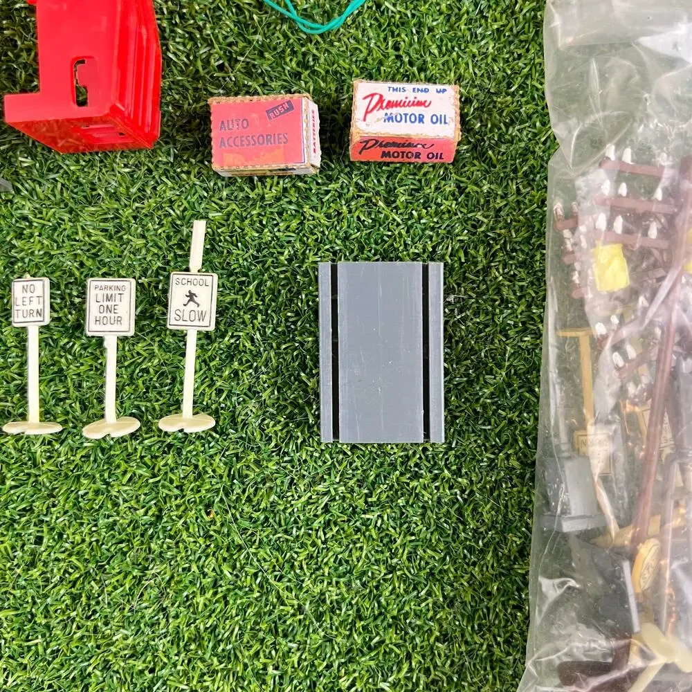 VTG Lot HO Scale Model Railroad Scenery Utility Pole Street Lights Railway Signs